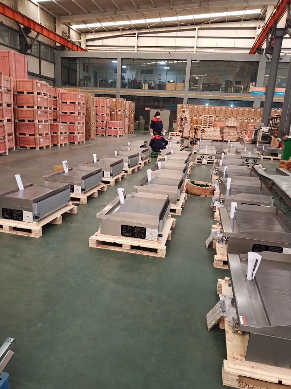 Heavy Equipment In Kitchen - Piastra Professionale Commerciale a 3 Bruciatori